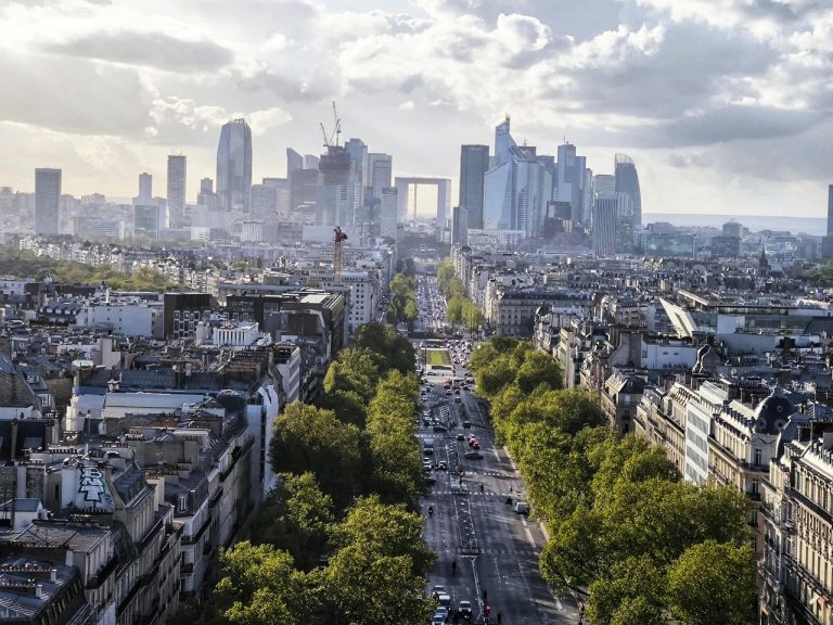 Diferenta dintre spray paralizant si lacrimogen efecte si utilizare