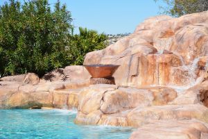 Idei practice pentru o piscine in curte bine integrata